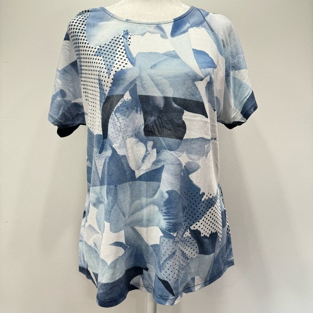 Chico’s Blue Mixed Dot Print Floral Front Short  Dolman Sleeve Tee Size 1/Medium